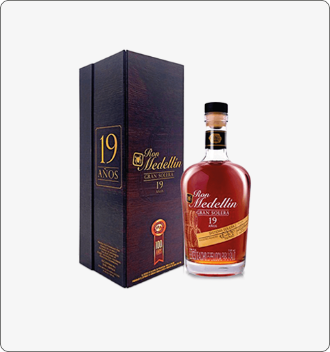 https://barsalicoresla18.com/wp-content/uploads/2022/10/Ron-medellin-gran-solera-750ml-19-años.png